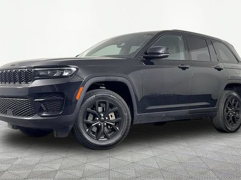 Used 2024 Jeep Grand Cherokee Altitude AWD/4WD image 1