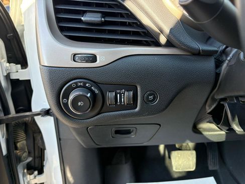 Used 2016 Jeep Cherokee Limited w/ Luxury Group image 16