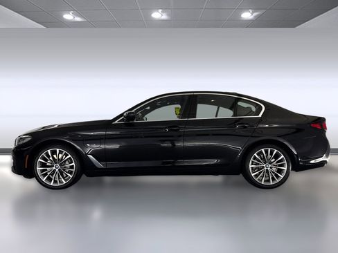 Used 2023 BMW 530e w/ Convenience Package image 2