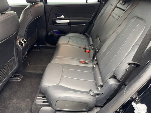 Used 2023 Mercedes-Benz EQB 300 4MATIC image 32