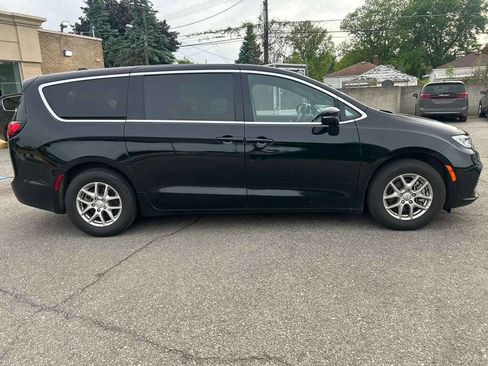 Used 2026 Chrysler Pacifica Select FWD image 4