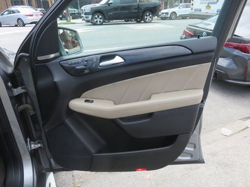 Used 2016 Mercedes-Benz GL 450 4MATIC image 29
