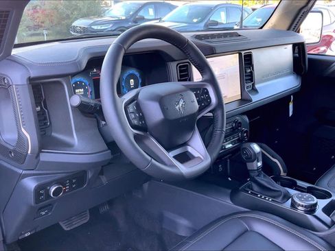 New 2025 Ford Bronco Badlands image 8