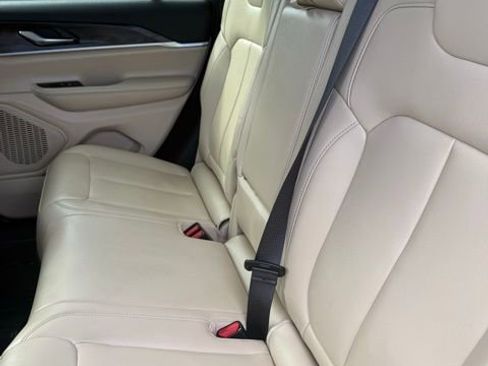 Used 2024 Jeep Grand Cherokee Limited image 37