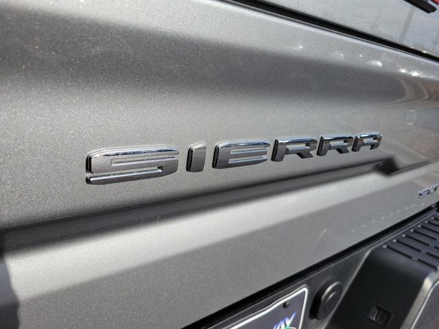 Used 2025 GMC Sierra 1500 SLT AWD/4WD image 32