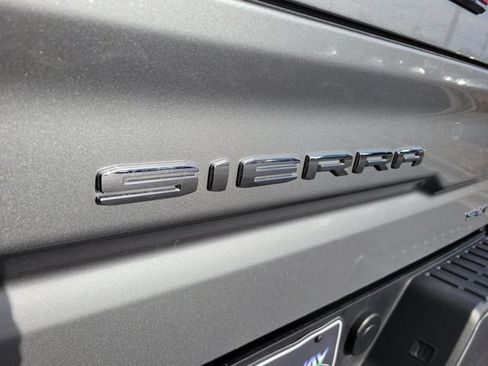 Used 2025 GMC Sierra 1500 SLT AWD/4WD image 32