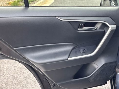 Used 2020 Toyota RAV4 XLE w/ Convenience Package image 20