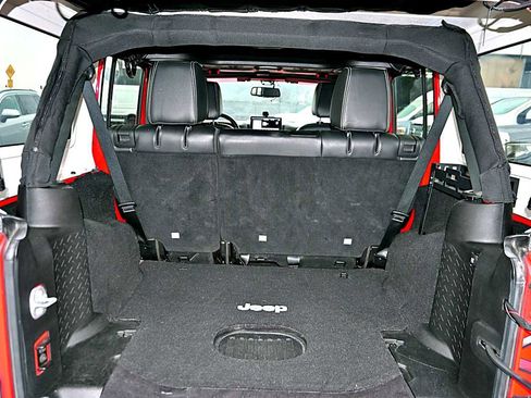 Used 2015 Jeep Wrangler Unlimited Sahara image 9