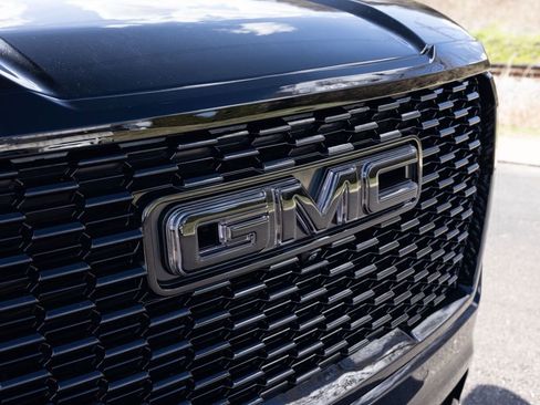 Used 2021 GMC Yukon Denali w/ Denali Ultimate Package image 17