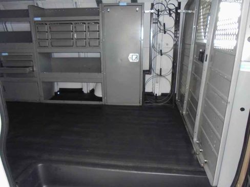 Used 2018 Chevrolet Express 2500 Extended RWD image 6