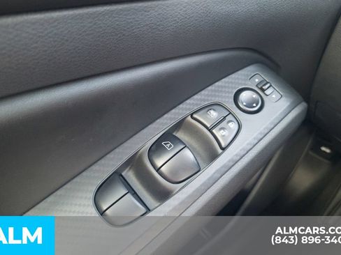 Used 2025 Nissan Altima 2.5 SV FWD image 14