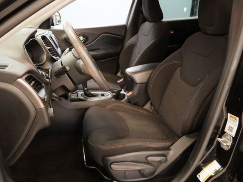 Used 2020 Jeep Cherokee Latitude image 3