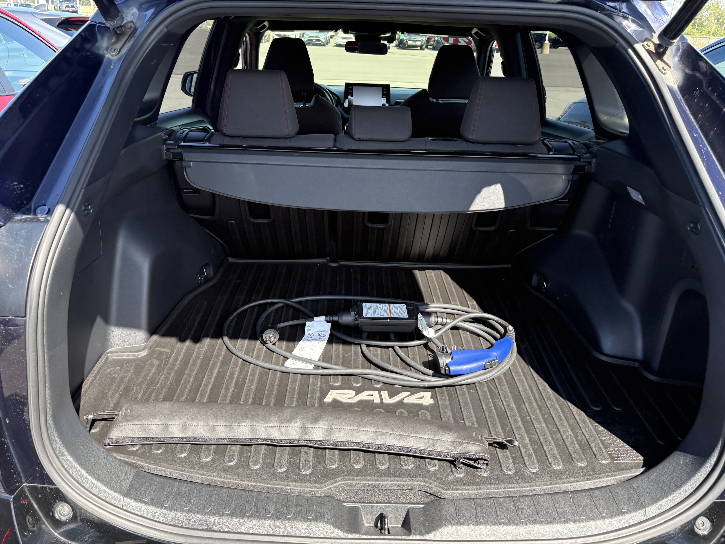 Used 2021 Toyota RAV4 SE w/ Weather & Moonroof Package AWD/4WD image 8