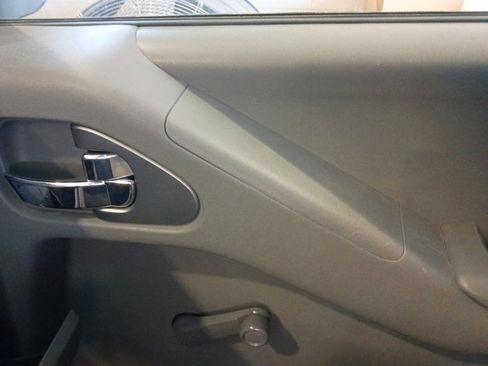 Used 2013 Nissan Frontier S image 35