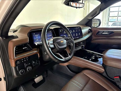 Used 2025 Chevrolet Suburban High Country w/ Sun And Tow Package RWD image 7