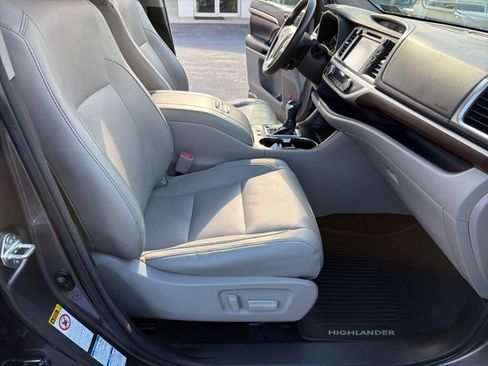 Used 2015 Toyota Highlander Limited Platinum image 21