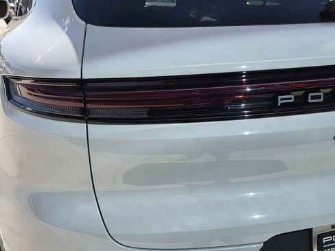 Used 2025 Porsche Cayenne S image 12