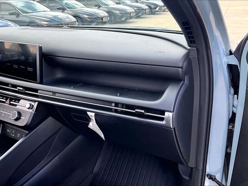 Certified 2025 Hyundai Santa Cruz SE image 17