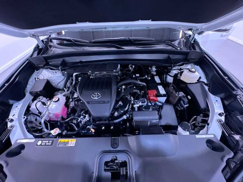 Used 2025 Toyota Grand Highlander AWD image 11