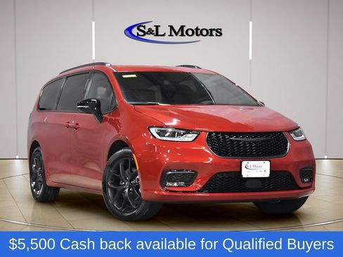New 2026 Chrysler Pacifica Select w/ S Appearance Package FWD image 1