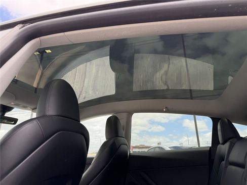 Used 2023 Tesla Model Y AWD image 18