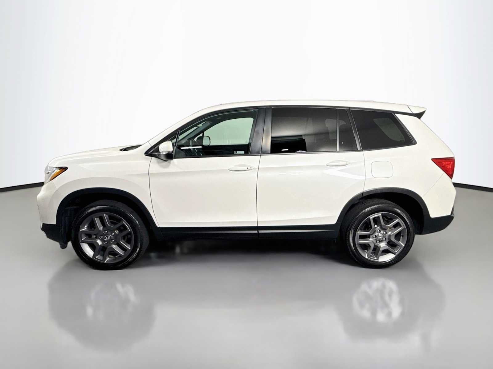 Used 2023 Honda Passport EX-L image 4