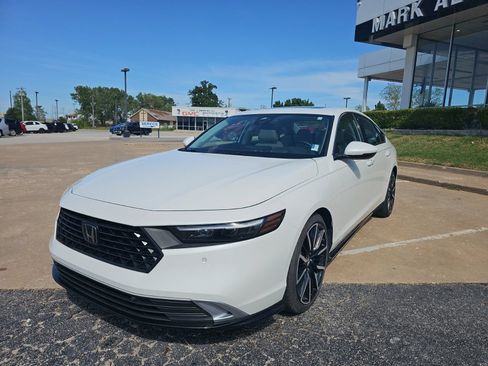 Used 2024 Honda Accord Touring image 8