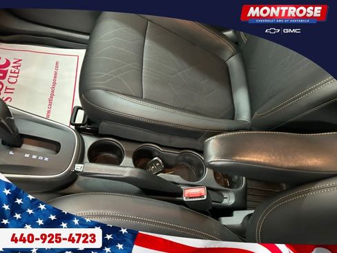 Used 2022 Chevrolet Trax LT w/ LT Convenience Package image 16