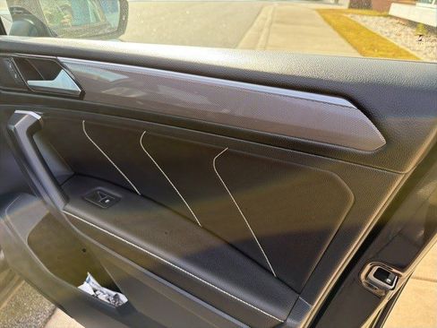 Used 2023 Volkswagen Tiguan SE R-Line image 22