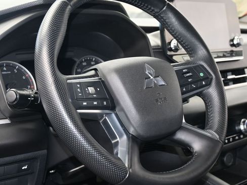 Used 2022 Mitsubishi Outlander SE image 14