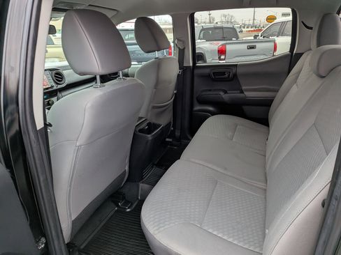 Used 2022 Toyota Tacoma SR image 12