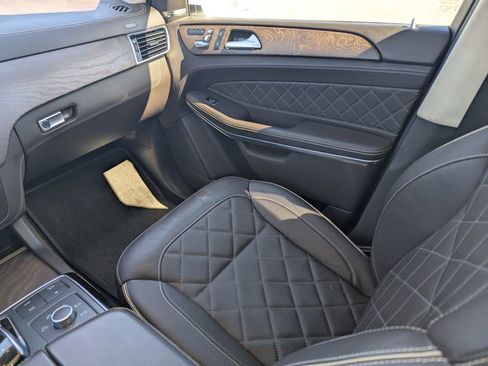 Used 2019 Mercedes-Benz GLS 550 4MATIC image 18