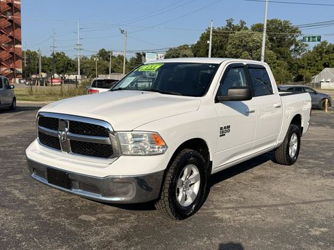 Used 2021 RAM 1500 Classic SLT AWD/4WD image 3