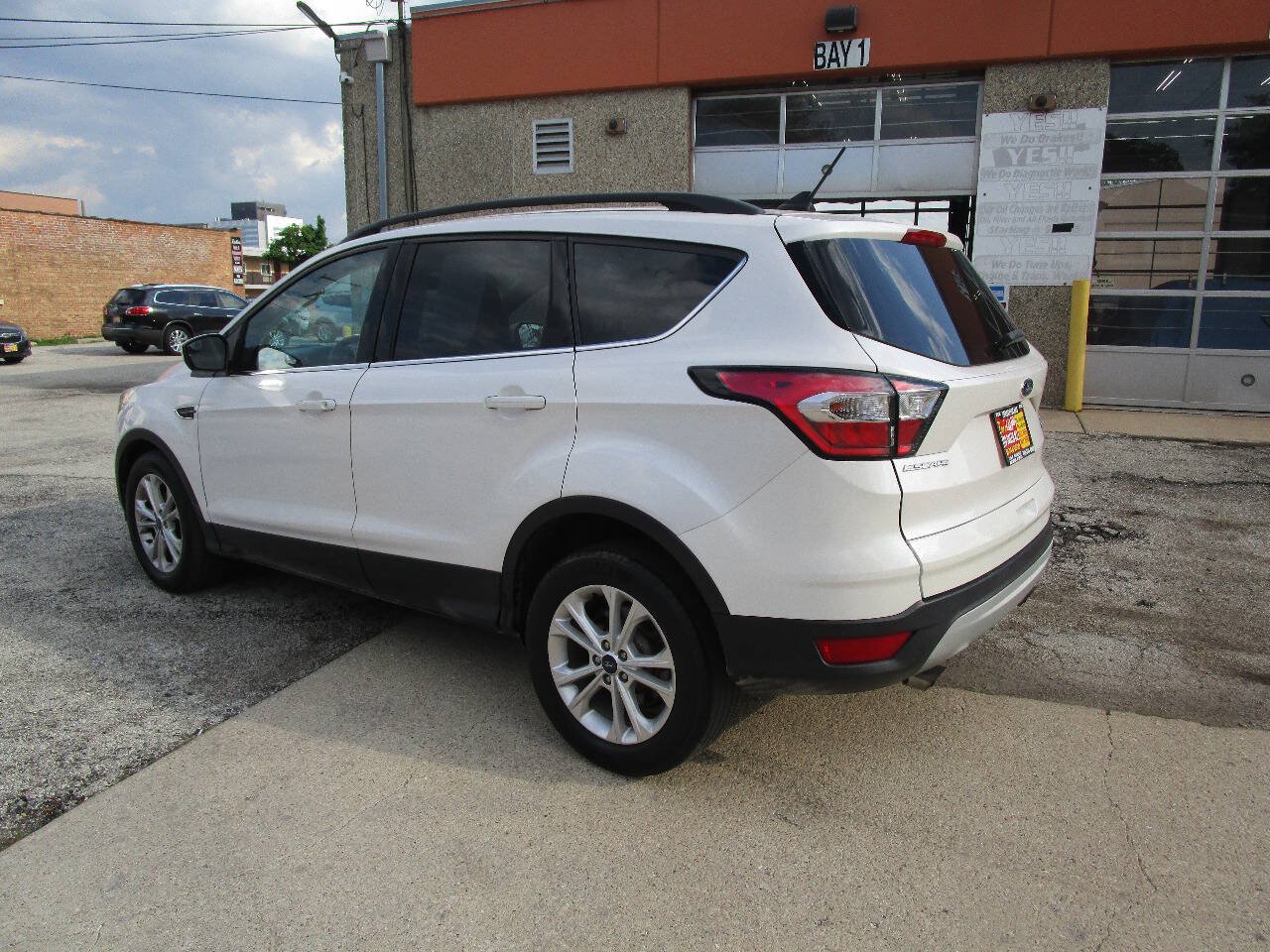 Used 2018 Ford Escape SE w/ SE Sync 3 Package FWD image 5