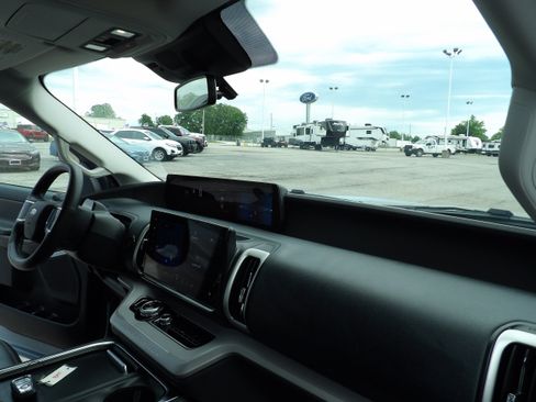 Used 2025 Ford Expedition Active AWD/4WD image 16
