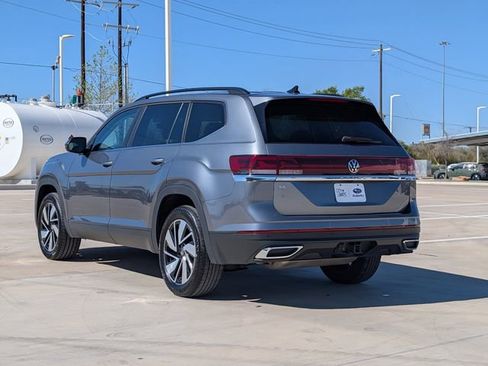 Used 2025 Volkswagen Atlas SE image 4