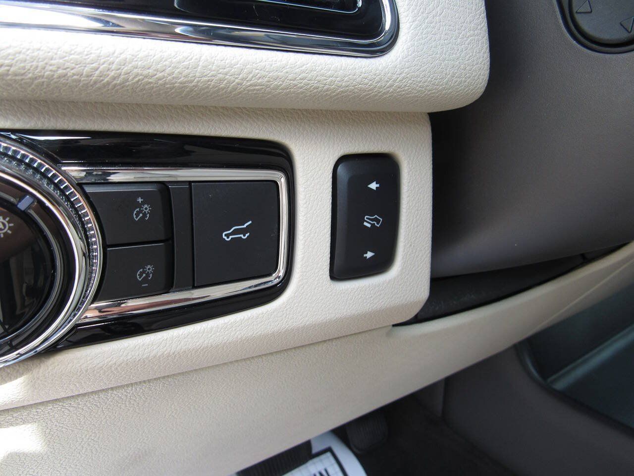 Used 2019 Lincoln Navigator Reserve w/ Cargo Package AWD/4WD image 35