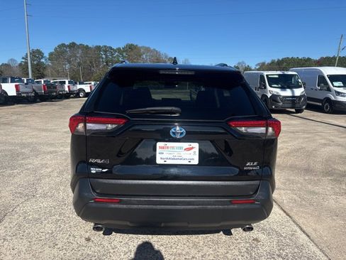 Used 2021 Toyota RAV4 XLE Premium image 7