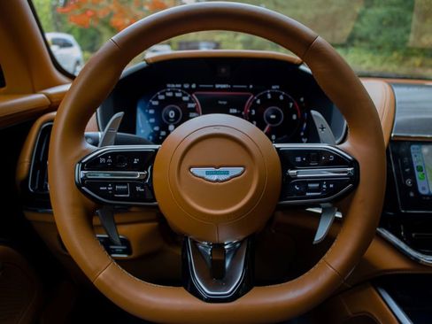 Used 2025 Aston Martin DBX 707 image 17