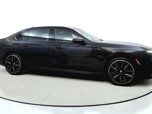 Used 2023 BMW 740i w/ Parking Assistance Package RWD image 8