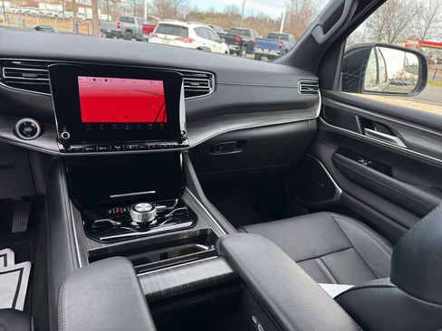 Used 2024 Jeep Wagoneer Series III image 26