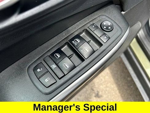 Used 2019 Jeep Cherokee Latitude Plus AWD/4WD image 12