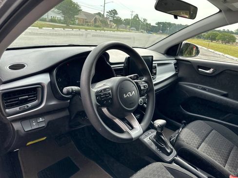 Used 2022 Kia Rio S FWD image 9