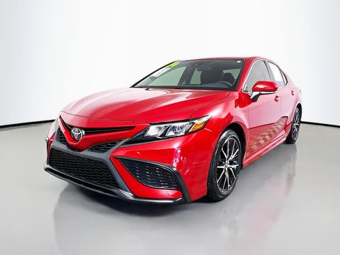 Used 2024 Toyota Camry SE image 10