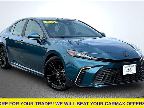 Used 2025 Toyota Camry SE FWD image 2
