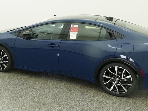 New 2026 Toyota Prius Plug-In Hybrid FWD image 3