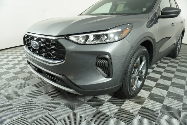 Used 2025 Ford Escape ST-Line FWD image 11