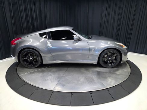 Used 2014 Nissan 370Z Coupe RWD image 14