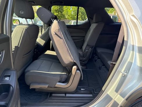 Used 2023 Chevrolet Traverse LT w/ LPO, Floor Liner Package AWD/4WD image 40