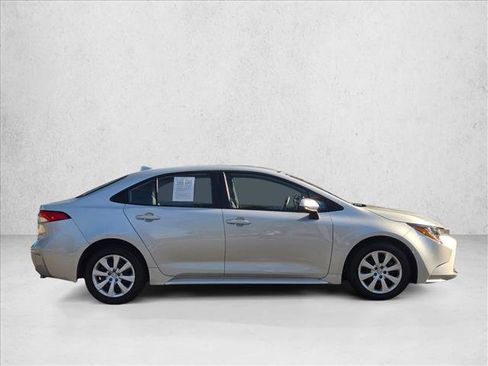 Used 2025 Toyota Corolla LE image 4